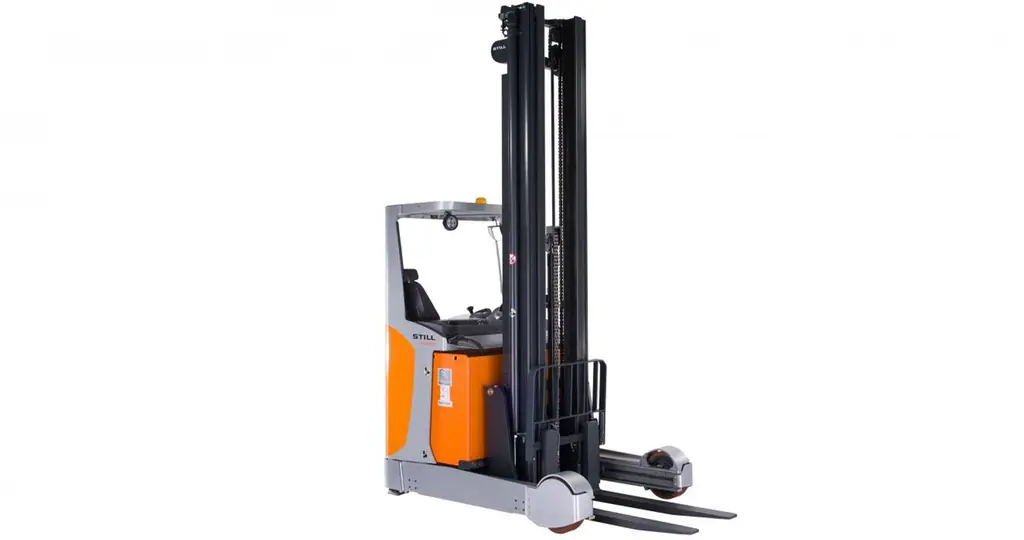 STILL FM-X reach truck, çatal tarafından çapraz görünüm, beyaz stüdyo zemin