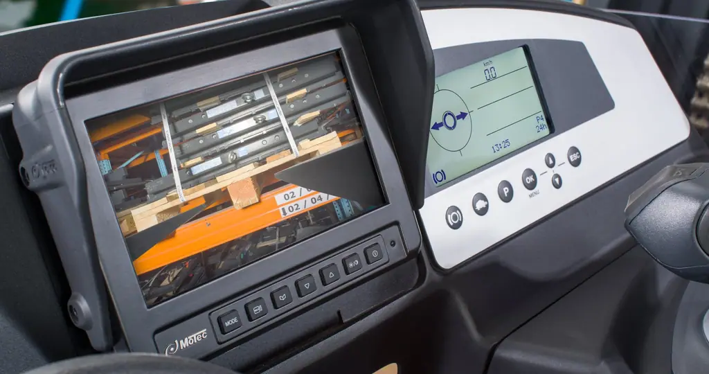 STILL FM-X'te çatal kamera monitörü ve araç durum ekranı