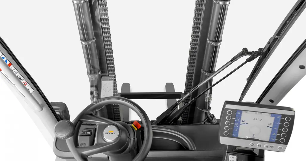 STILL RX 60-35/50 sürücü koltuğundan asansör ve çatallara görüş, STILL Easy Control ekranı