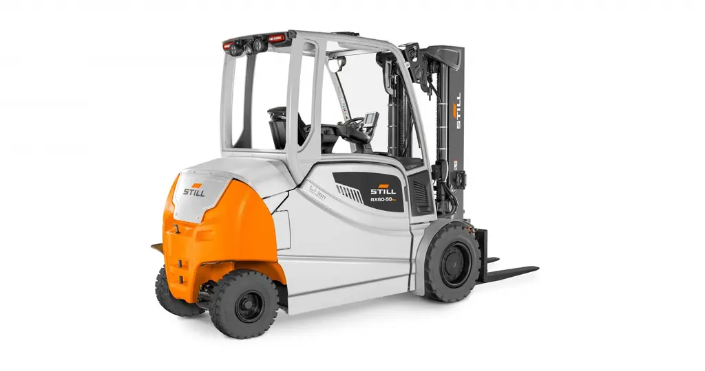 STILL RX 60-50 Plus lityum-iyon akülü forkliftin arka çapraz stüdyo görünümü