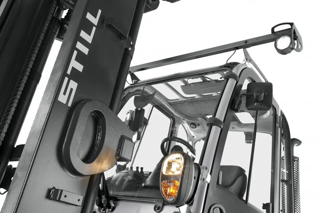 STILL RX 70 6,0–8,0 t asansör ve kabin üstündeki çalışma lambaları detayı