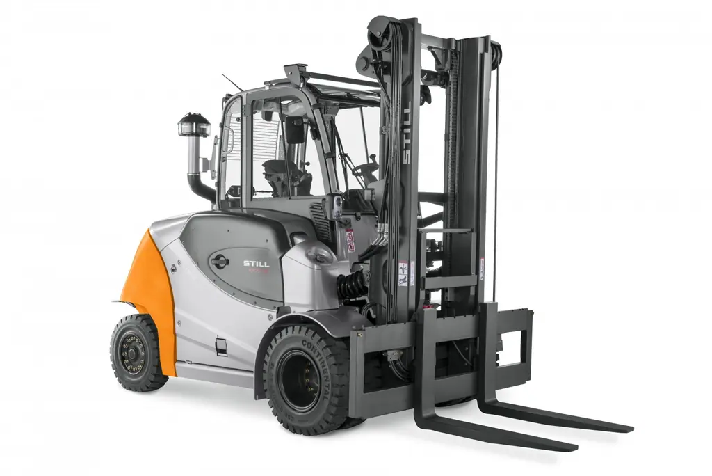 STILL RX 70-80 dizel forklift ön çapraz görünüm: çift ön lastikler, asansör ve kapıda RX70-80 yazısı, beyaz fon
