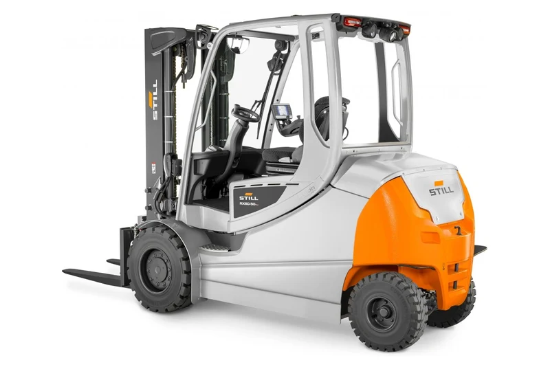 STILL RX 60-35/50 serisi akülü forklift (araç üzerinde RX60-50 Plus etiketi), önden çapraz stüdyo görünümü, şeffaf arka plan