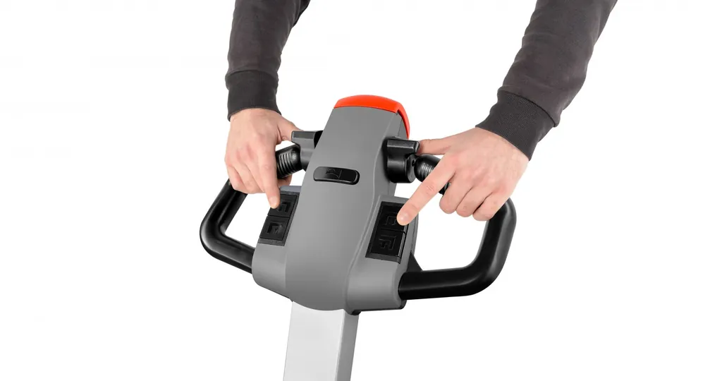 Sağ ve sol elle kullanılabilen dümen başlığı