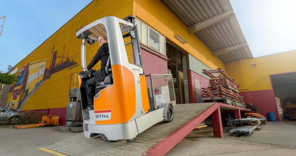 FM-X SE yükleme rampasında, dış mekânda
