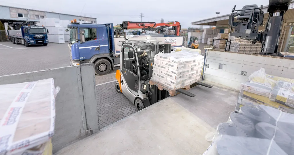 Güncel RX 70 2,0–3,5 t açık sahada yükleme yapıyor