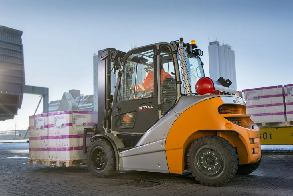 RX 70 4,0–5,0 t açık sahada ağır palet taşıyor