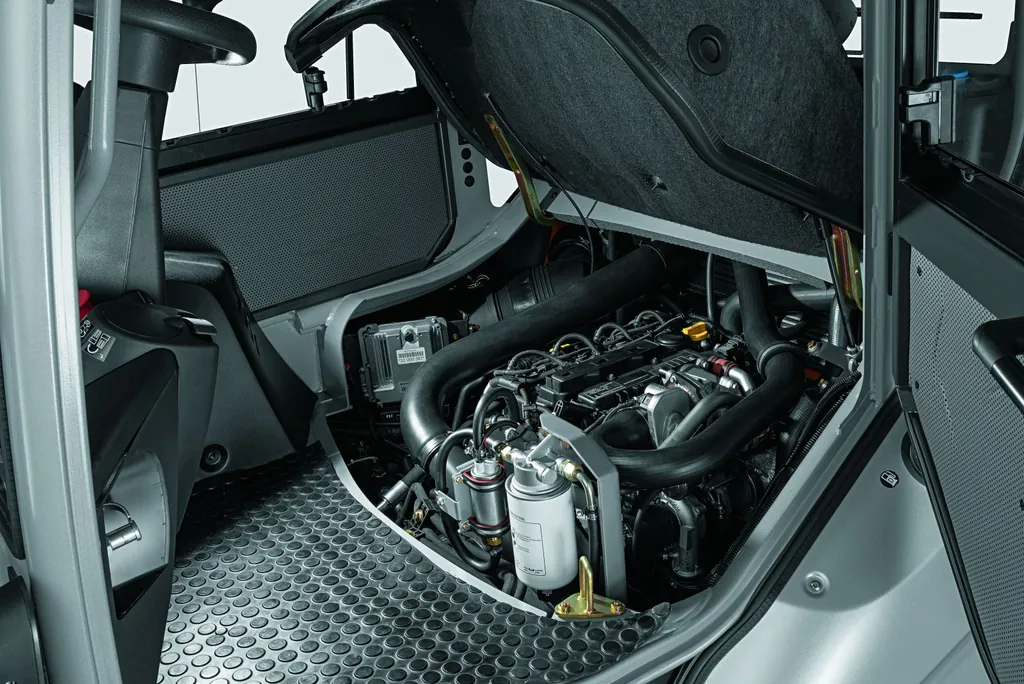 RX 70 4,0–5,0 t motor bölmesi